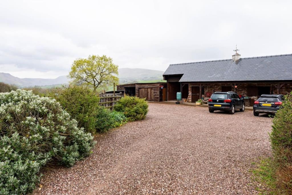 The Retreat Villa Llanrhaeadr-ym-Mochnant Exterior photo